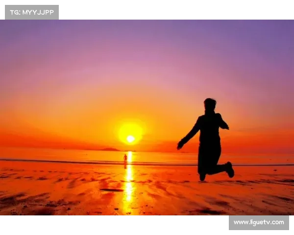 三天三金三纪录：全运泳池绽放“小孩哥”张展硕的璀璨光芒